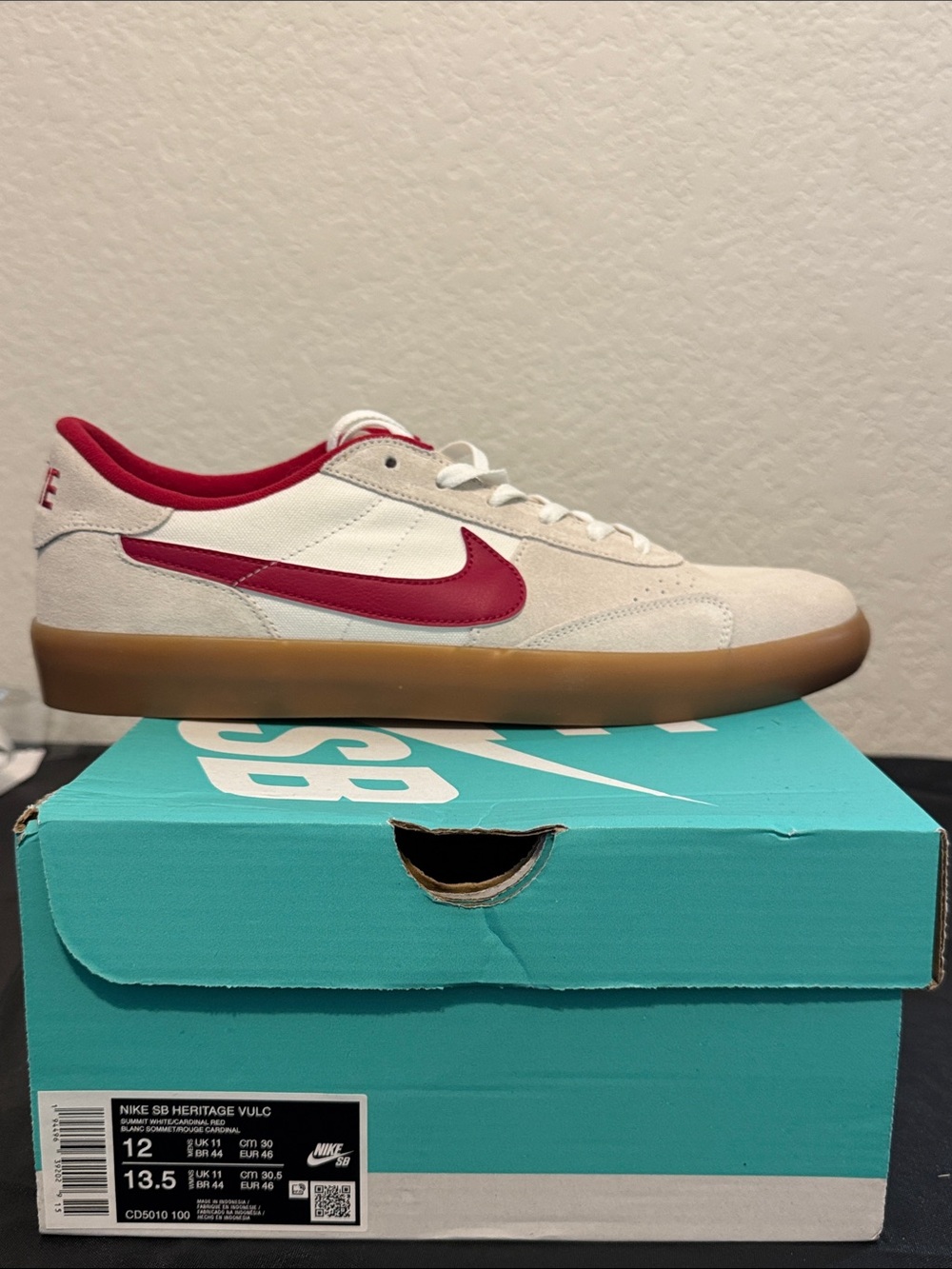 Nike SB Heritage Vulc Low-Top - White with Red Accents